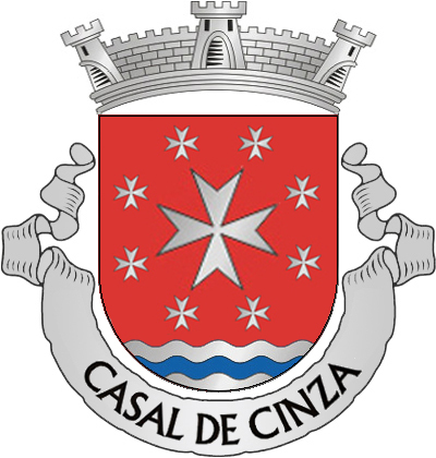 Escudo de vermelho, com uma cruz da Ordem de Malta circundada por oito cruzetas da mesma Ordem de prata; campanha diminuta ondada de prata e azul de três tiras ondadas. Coroa mural de prata com três torres aparentes. Listel de prata com a legenda a negro:«CASAL DE CINZA».