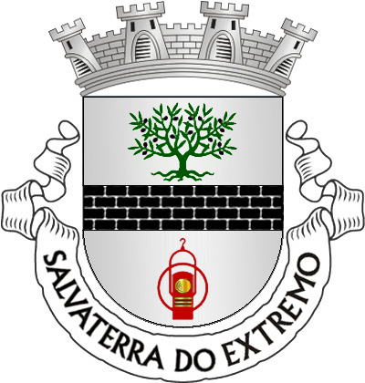 Escudo de prata, pano de muralha de negro, lavrado de prata e firmado nos flancos, acompanhado em chefe de uma oliveira arrancada de verde e frutada de negro e, em campanha, de uma lanterna de mineiro de vermelho, acesa e realçada de ouro. Coroa mural de prata de quatro torres. Listel branco, com a legenda a negro: "SALVATERRA do EXTREMO".