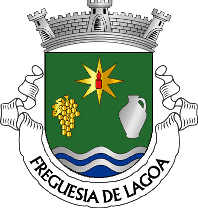 Escudo de verde, cacho de uva folhado e com seu engaço de ouro e uma infusa de prata alinhados em faixa; em chefe, estrela de oito pontas de ouro, carregada com uma vela acesa de vermelho; ponta ondeada de prata e azul. Coroa mural de prata de três torres. Listel branco com a legenda a negro: ? FREGUESIA DE LAGOA ?.  