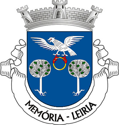 Escudo de azul, águia de prata, armada e animada de vermelho, sustendo nas garras uma memória de ouro, dois pinheiros arrancados de prata, frutados de verde, tudo em roquete. Coroa mural de prata de trs torres. Listel branco, com a legenda a negro: «MEMÓRIA - LEIRIA». 