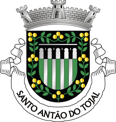 Escudo de verde, quatro palas de prata, chefe de prata carregado de um aqueduto de cinco arcos de negro; bordadura de negro carregada de oito ramos de três laranjas de ouro folhados e ligados por troncos de verde. Coroa mural de três torres de prata. Listel branco, com a legenda a negro: «SANTO ANTÃO do TOJAL».