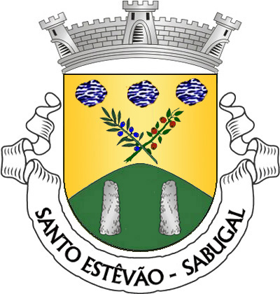 Escudo de ouro, ramo de oliveira de negro, folhado de verde e frutado de azul e ramo de castanheiro de negro, folhado de verde e florido de vermelho, passados em aspa; em chefe, três pedras de azul, realçadas de prata, dispostas em faixa e, em ponta, monte de verde carregado de dois marcos miliários de prata postos em pala e alinhados em faixa. Coroa mural de prata de tês torres. Listel branco, com a legenda a negro: «SANTO ESTEVÃO - SABUGAL».