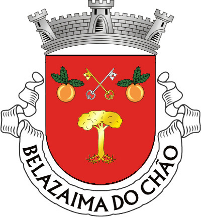 Escudo de vermelho, árvore arrancada de ouro, acompanhada em chefe por duas chaves passadas em aspa uma de ouro e uma de prata, com os palhetões para o chefe e entre duas laranjas de sua cor, folhadas de verde e realçadas de ouro. Coroa mural de três torres de prata. Listel branco, com a legenda a negro, em maiúsculas: «BELAZAIMA DO CHÃO».