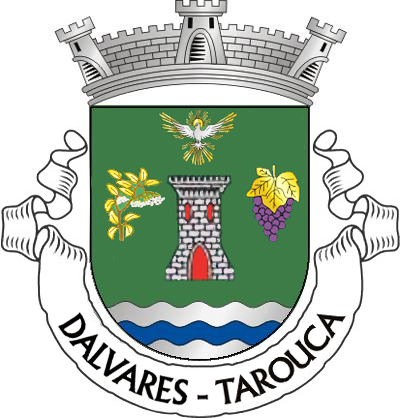 Escudo de verde, torre de prata, lavrada de negro, aberta e iluminada de vermelho, entre um ramo de sabugueiro florido de prata e folhado de ouro e um cacho de uvas de púrpura, folhado de ouro; em chefe, pomba do Espírito Santo voante de prata, nimbada de ouro; em campanha, faixa ondeada de prata e azul de três peças.
Coroa mural de prata de três torres. Listel branco, com a legenda a negro: «DALVARES - TAROUCA». 