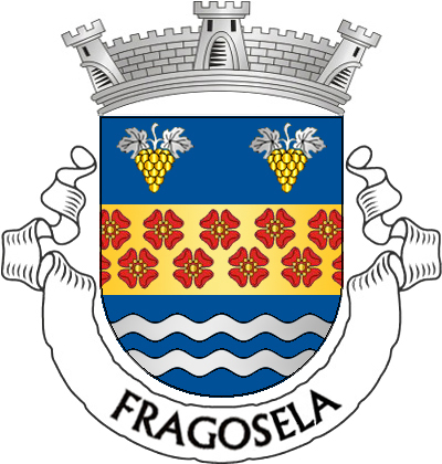 Escudo de azul, faixa de ouro semeada de quadrifólios de vermelho, botoados de ouro, acompanhada em chefe de dois cachos de uvas de ouro, folhados de prata e de duas géminas ondadas de prata, em campanha. Coroa mural de prata de três torres. Listel branco, com a legenda a negro: "FRAGOSELA".