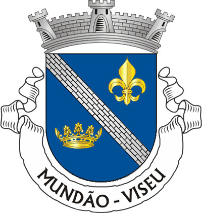 Escudo de azul, banda de prata de cinco ordens, empedrada, lavrada de negro, acompanhada de flor-de-lis de ouro à dextra e coroa real antiga, aberta, de ouro, à sinistra. Coroa mural de prata de três torres. Listel branco com a legenda a negro em maiúsculas : “MUNDÃO - VISEU“. 