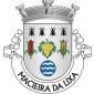 Escudo de prata, um cacho de uvas de ouro, sustido  de verde, entre duas espigas de milho, e da dextra de vermelho  e a da sinistra de ouro, ambas folhadas de verde; em chefe,  quatro formigas de negro, postas em pala e alinhadas em faixa  e, em campanha, fonte heráldica. Coroa mural de prata de  três torres. Listel branco, com a legenda a negro: «MACIEIRA  DA LIXA».