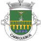 Escudo de verde, aqueduto de dupla arcaria de ouro, movente dos flancos; em chefe, coroa do Espírito Santo, de prata, encimada por uma pomba do mesmo, nimbada de ouro; em ponta, quatro fontes heráldicas, postas em faixa. Coroa mural de prata de três torres. Listel branco com a legenda de negro, em maiúsculas: "CARREGUEIROS".