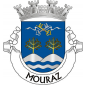 Escudo de azul, monte de dois cômoros de prata, firmado nos flancos, movente de um pé ondado de azul e prata de três tiras, os cômoros rematados por dois pinheiros de ouro; em chefe, duas chaves, uma de ouro e uma de prata, passadas em aspa, atadas de prata e com os palhetões para cima. Coroa mural de prata de quatro torres. Listel branco, com a legenda a negro: "MOURAZ".